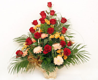  Ankara 14 �ubat �i�ek�i ma�azas�  sepet i�erisinde 9 adet g�l gerbera ve kir �i�ek