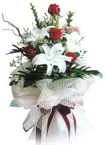  Ankara 14 �ubat ucuz �i�ek g�nder  4 kirmizi g�l , 1 dalda 3 kandilli kazablanka