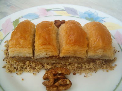 online pastane Essiz lezzette 1 kilo cevizli baklava  Ankara 14 �ubat cicek , cicekci 