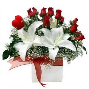  Ankara 14 �ubat �i�ek�i ma�azas�  1 dal kazablanka 11 adet k�rm�z� g�l vazosu