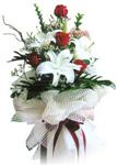  Ankara 14 �ubat ucuz �i�ek g�nder  4 kirmizi g�l , 1 dalda 3 kandilli kazablanka