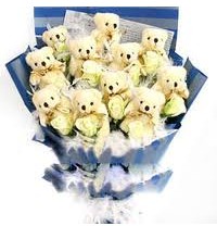 11 adet pelus ayicik ve 11 adet yapay g�l buketi