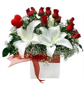  Ankara 14 �ubat �i�ek�i ma�azas�  1 dal kazablanka 11 adet k�rm�z� g�l vazosu