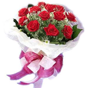  Ankara 14 �ubat sevgililer g�n� �i�ek sat���  11 adet k�rm�z� g�llerden buket modeli