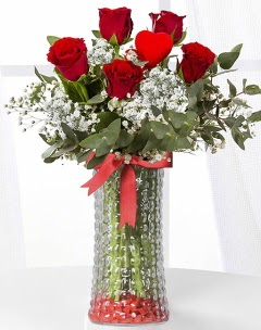 5 adet k�rm�z� g�l kalp �ubuk cam vazoda  Ankara 14 �ubat �i�ek g�nderme sitemiz g�venlidir 
